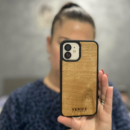 The Venice case - Minimalist lettering